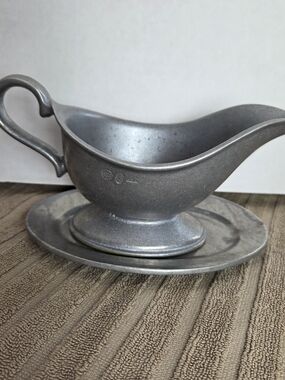 Traditional Wilton Armetale Plough Tavern Gravy Boat